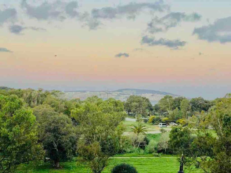 Luxury 3 Bedroom Panoramic Views In Hotspot With Fibre Optic Wifi And Netflix Tangier Exterior photo